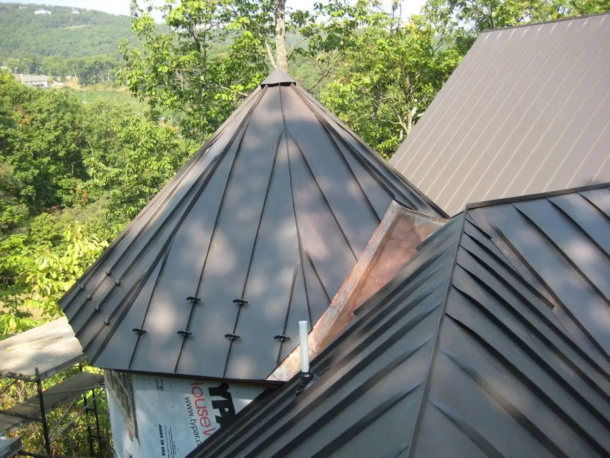 Professional Gutter Cleaning by Craftsman Roofing in Edgemont Gardens